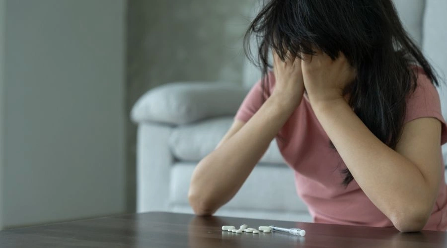 Symptoms associated with late-stage opioid use disorder