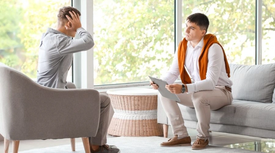 Patient and physician displaying Individual Therapy at South Shores Detox