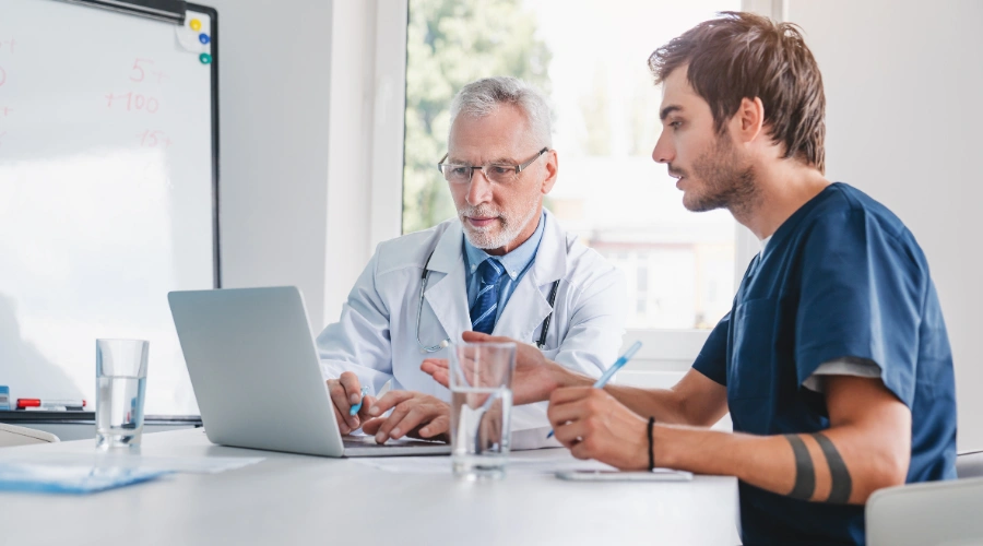Image of a patient receiving guidance during kratom detox and treatment
