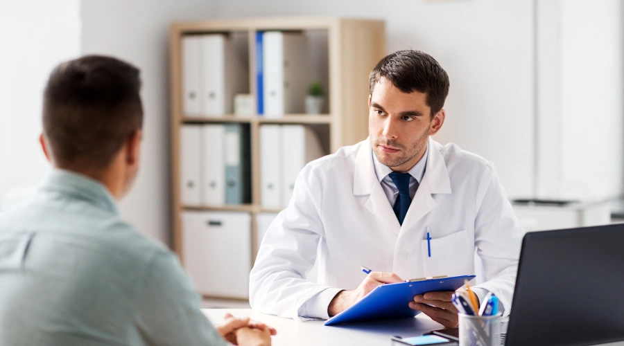 Image of Medical provider reviewing Suboxone treatment plan for easing kratom and 7-OH kratom withdrawal symptoms with a patient