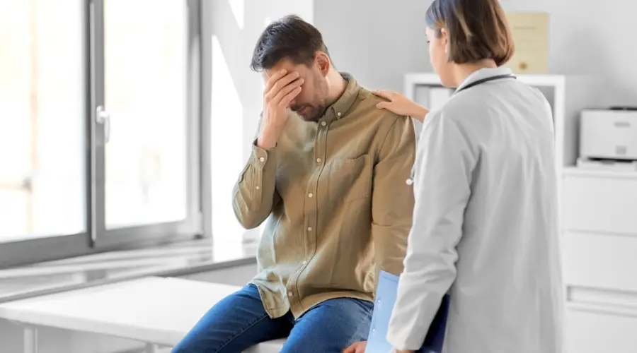 Image of a doctor reviewing patient health factors that affect the length of pseudo kratom detox